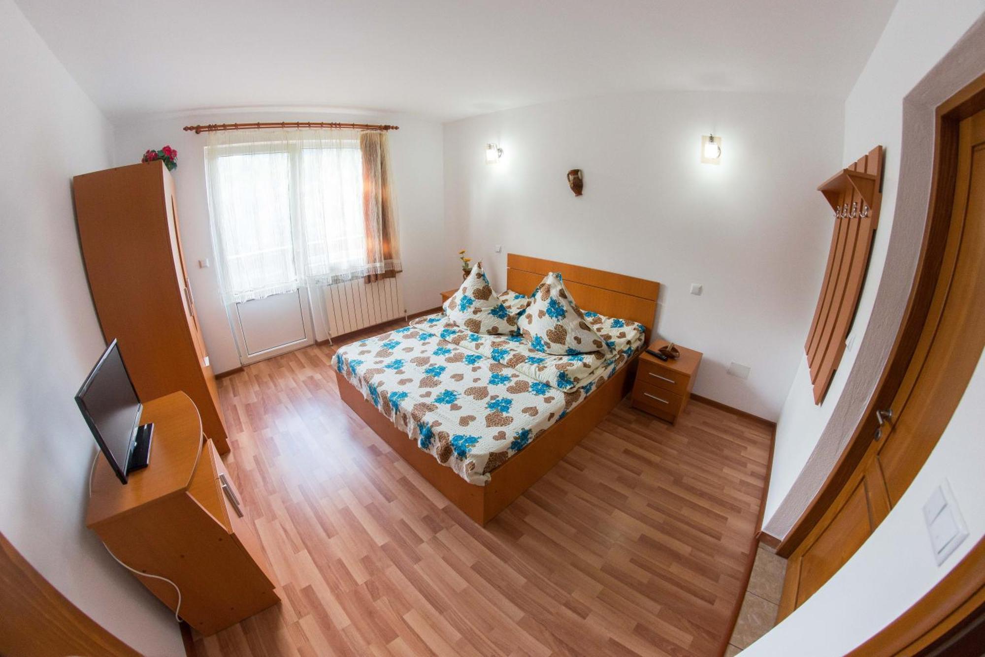 Casa Andreea Hotel Sucevita Bilik gambar