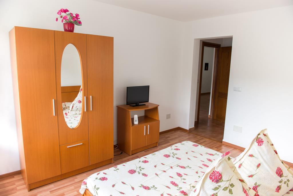Casa Andreea Hotel Sucevita Luaran gambar
