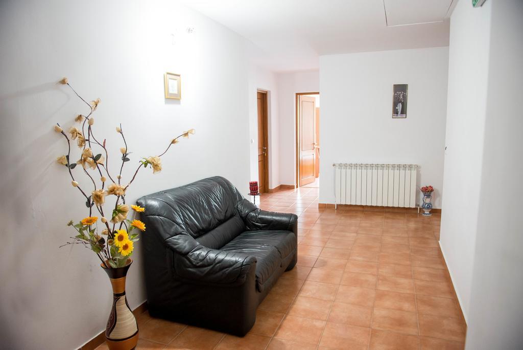 Casa Andreea Hotel Sucevita Luaran gambar