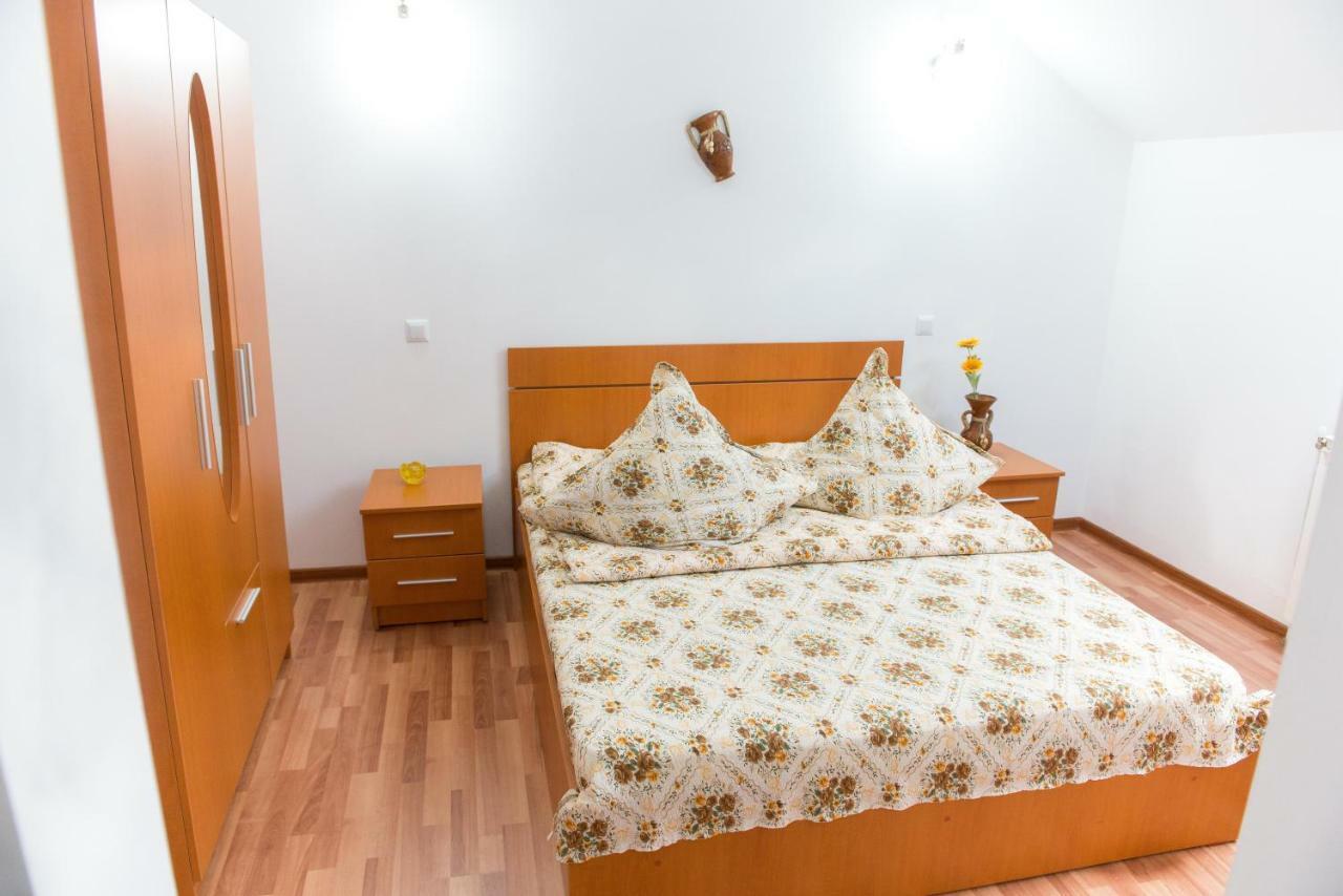 Casa Andreea Hotel Sucevita Luaran gambar